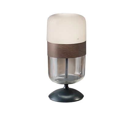 Lámpara de sobre mesa. Diseño: Hangar Design group
